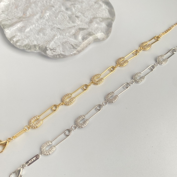 Gold or sliver paper clip diamond bracelet - Picture 3 of 10